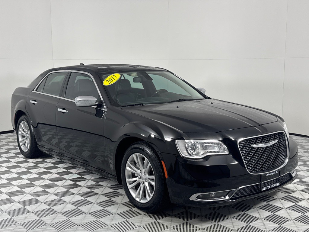 2017 Chrysler 300 Image 3