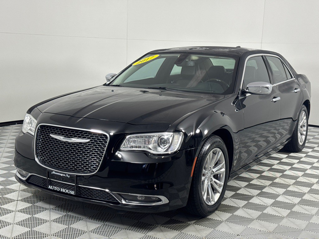 2017 Chrysler 300 Image 8