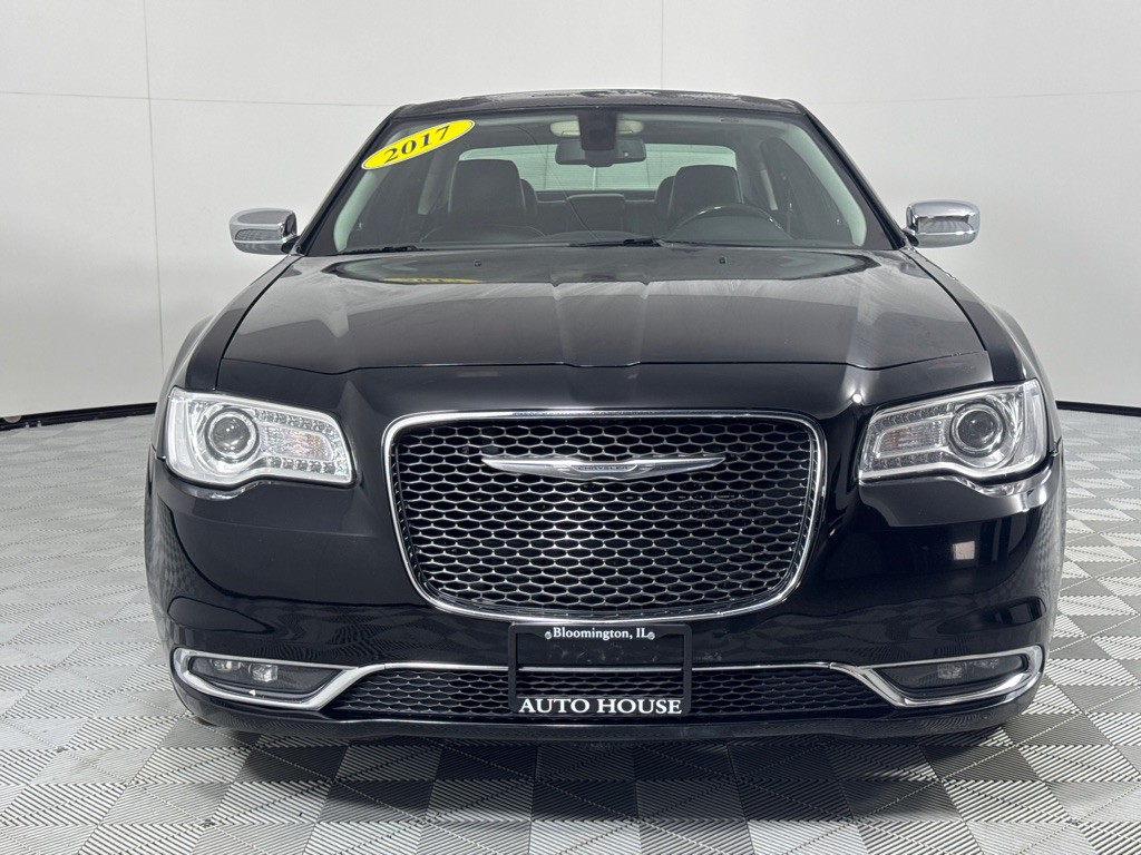 2017 Chrysler 300 Image 9