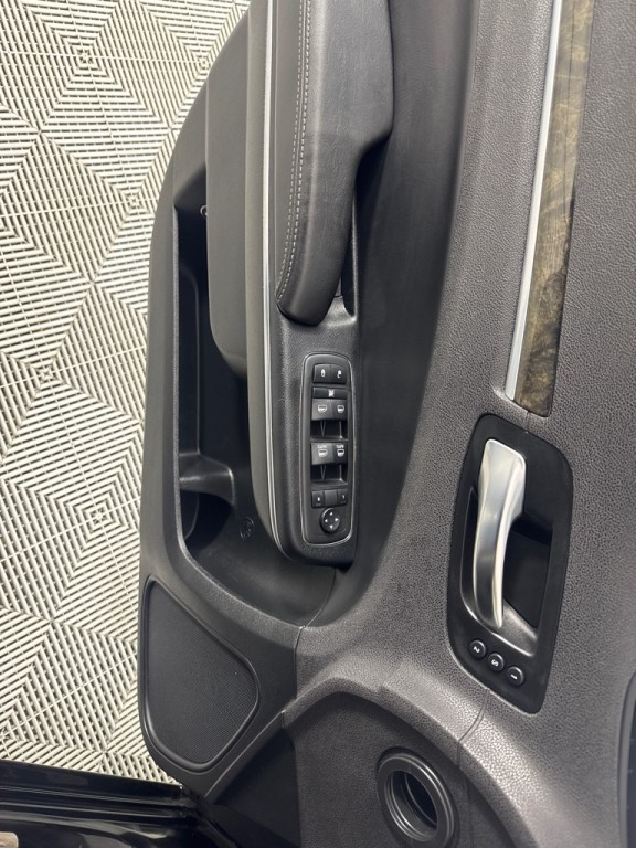 2017 Chrysler 300 Image 10