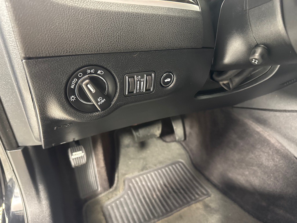 2017 Chrysler 300 Image 14