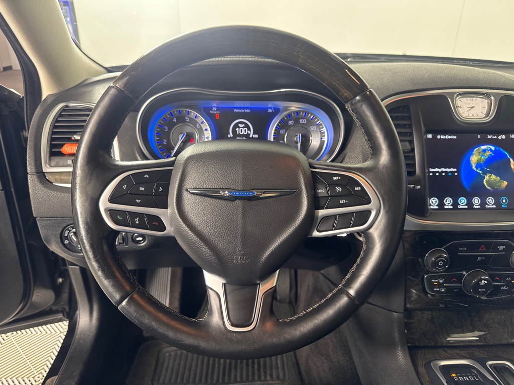 2017 Chrysler 300 Image 15