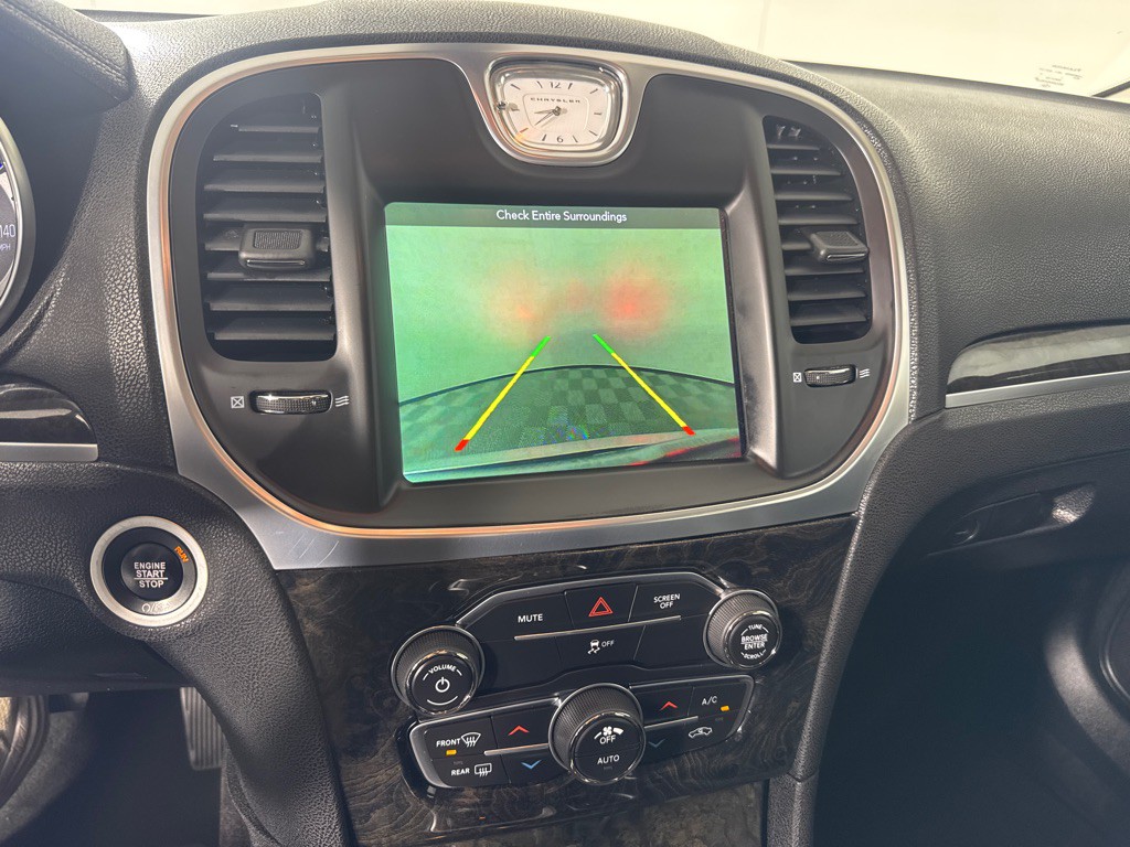 2017 Chrysler 300 Image 16