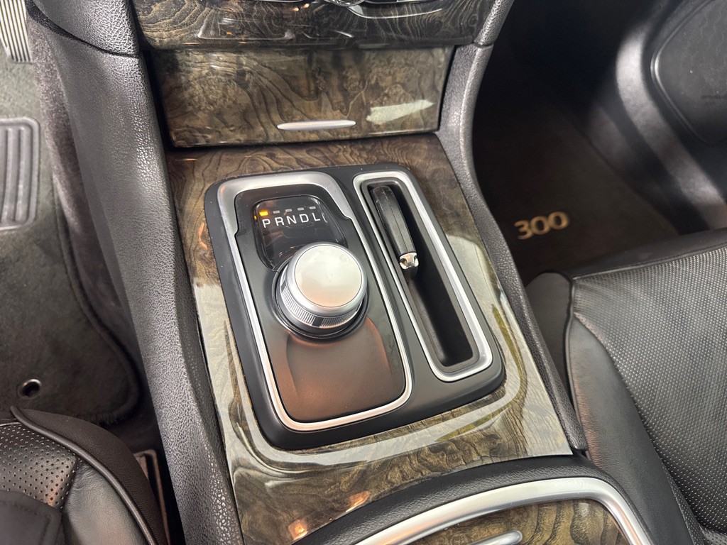 2017 Chrysler 300 Image 19