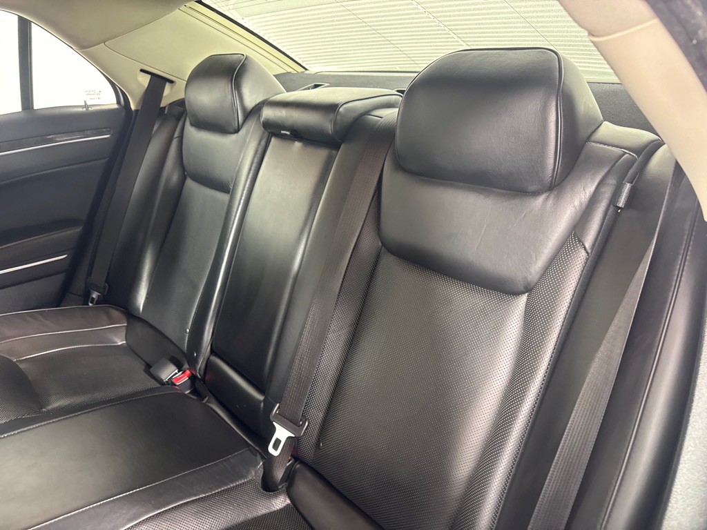 2017 Chrysler 300 Image 21