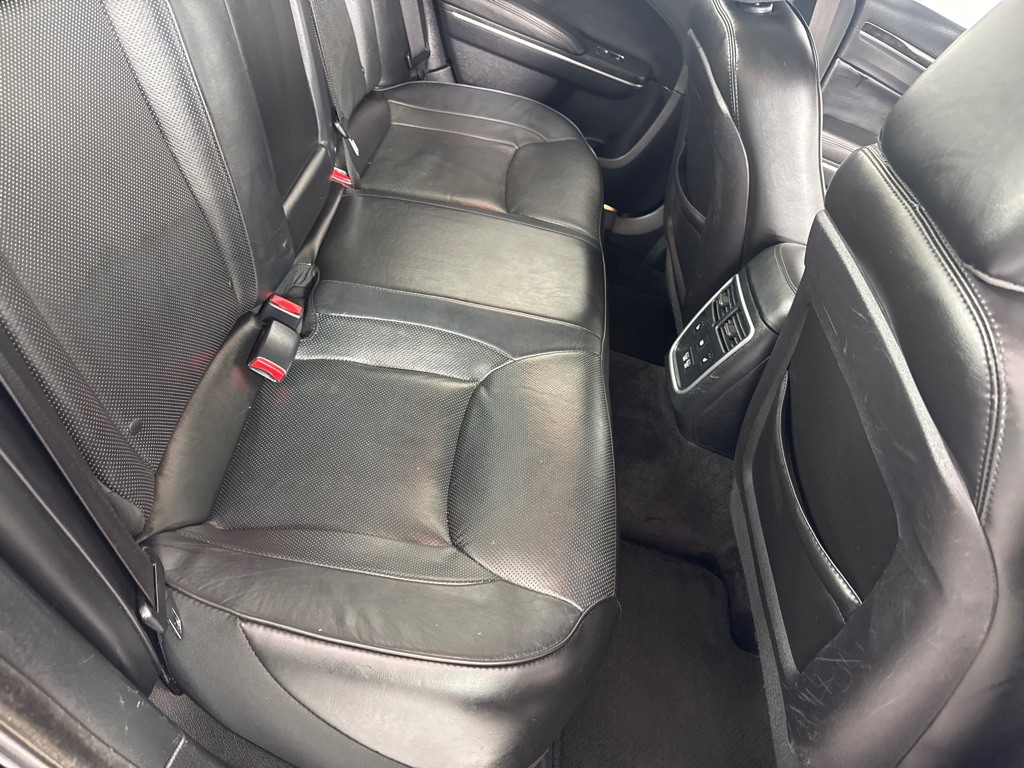 2017 Chrysler 300 Image 22