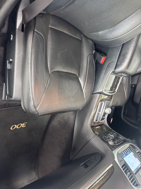 2017 Chrysler 300 Image 24