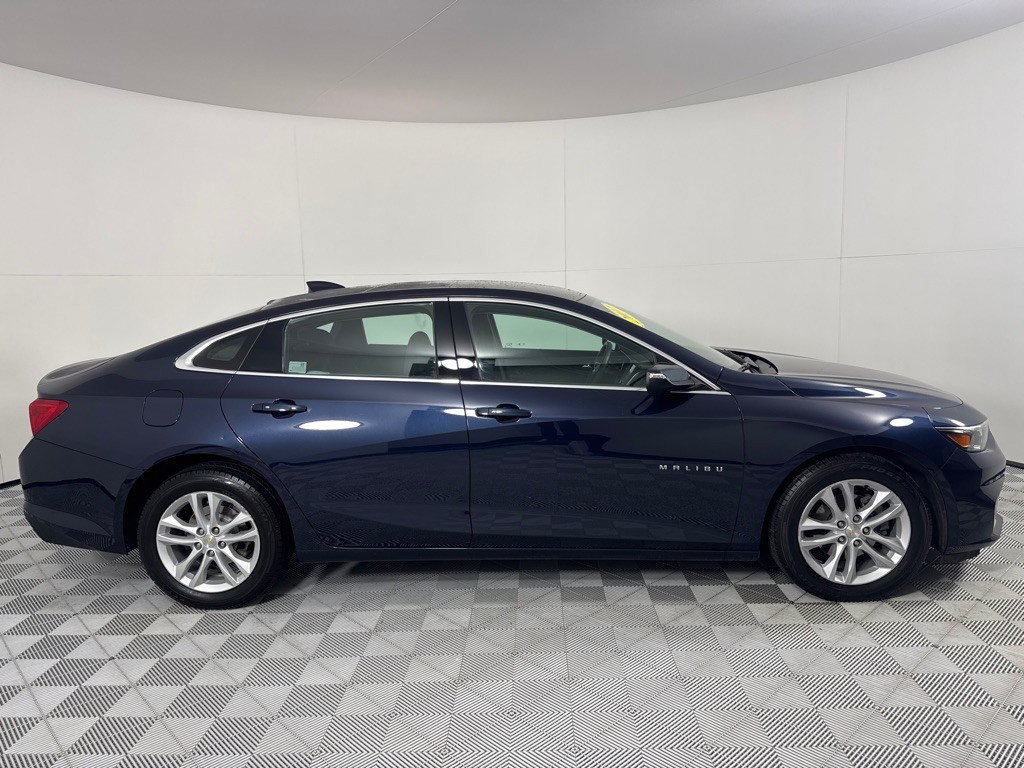 2017 Chevrolet Malibu Image 4