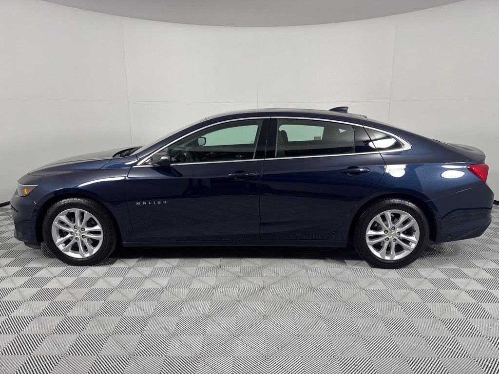 2017 Chevrolet Malibu Image 8