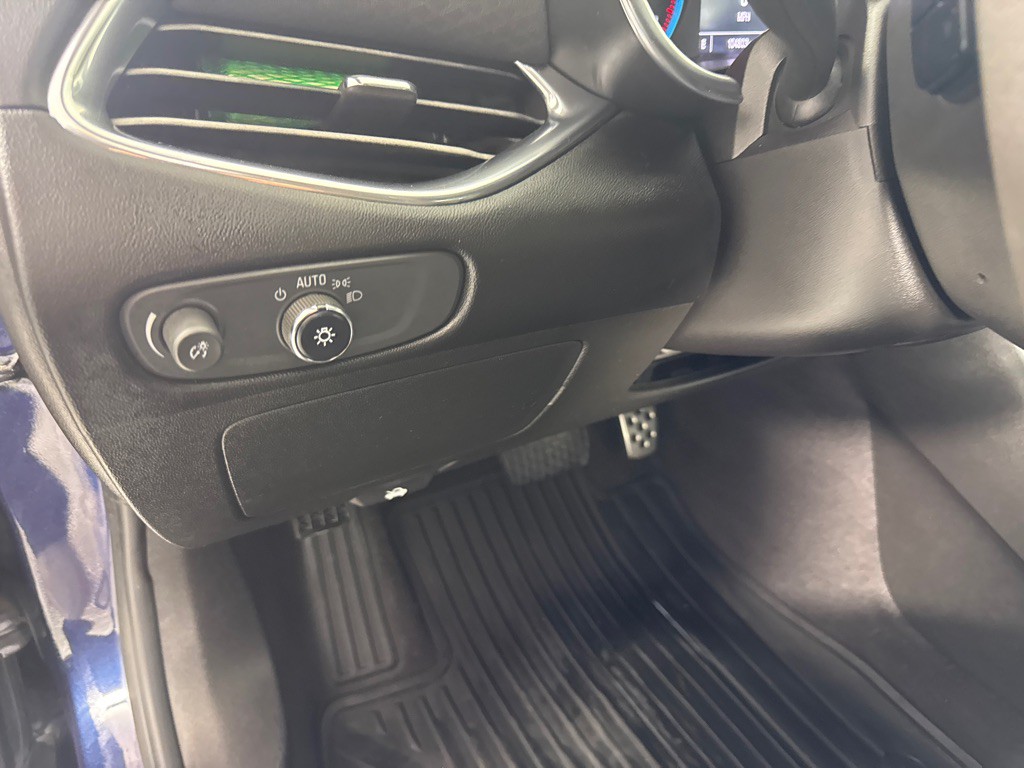 2017 Chevrolet Malibu Image 14