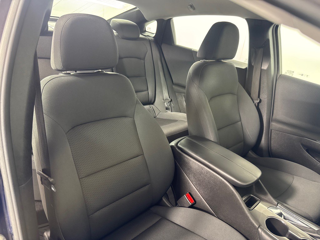 2017 Chevrolet Malibu Image 24