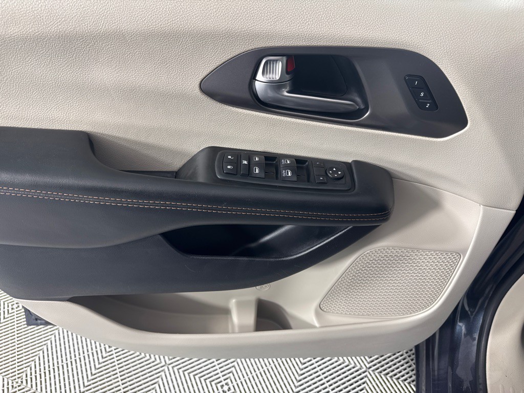 2020 Chrysler Pacifica Image 12