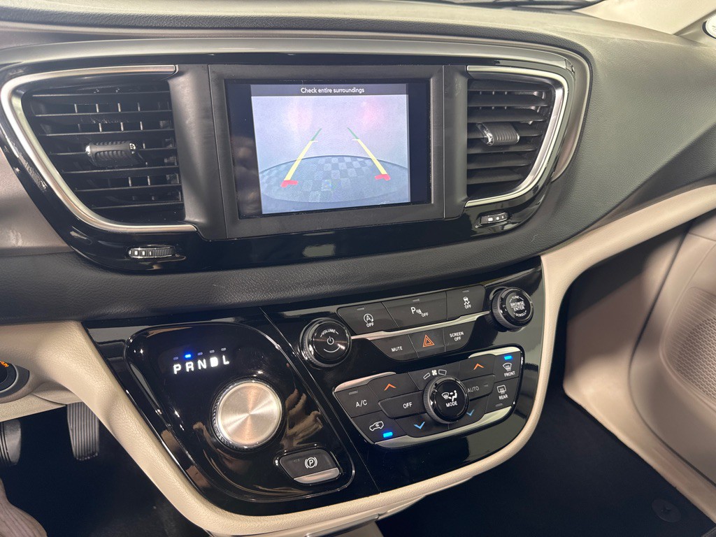 2020 Chrysler Pacifica Image 18