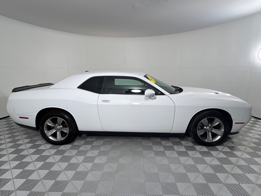 2015 Dodge Challenger Image 4
