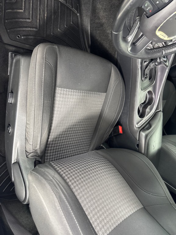 2015 Dodge Challenger Image 11