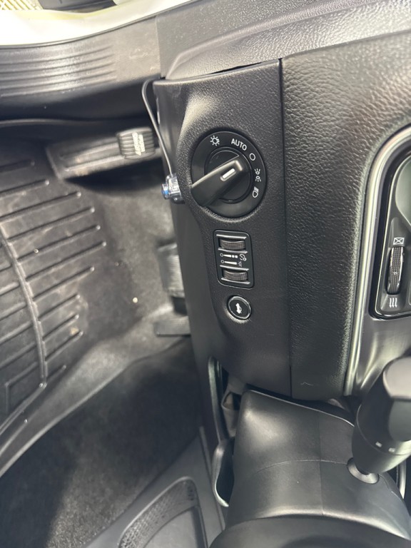 2015 Dodge Challenger Image 13