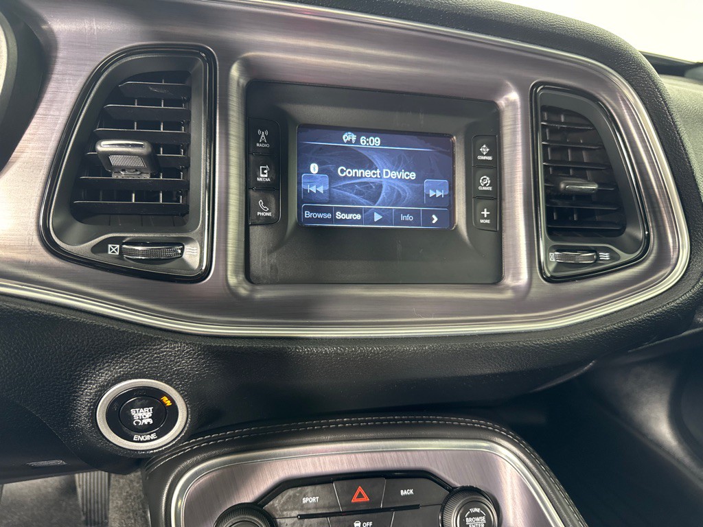 2015 Dodge Challenger Image 15