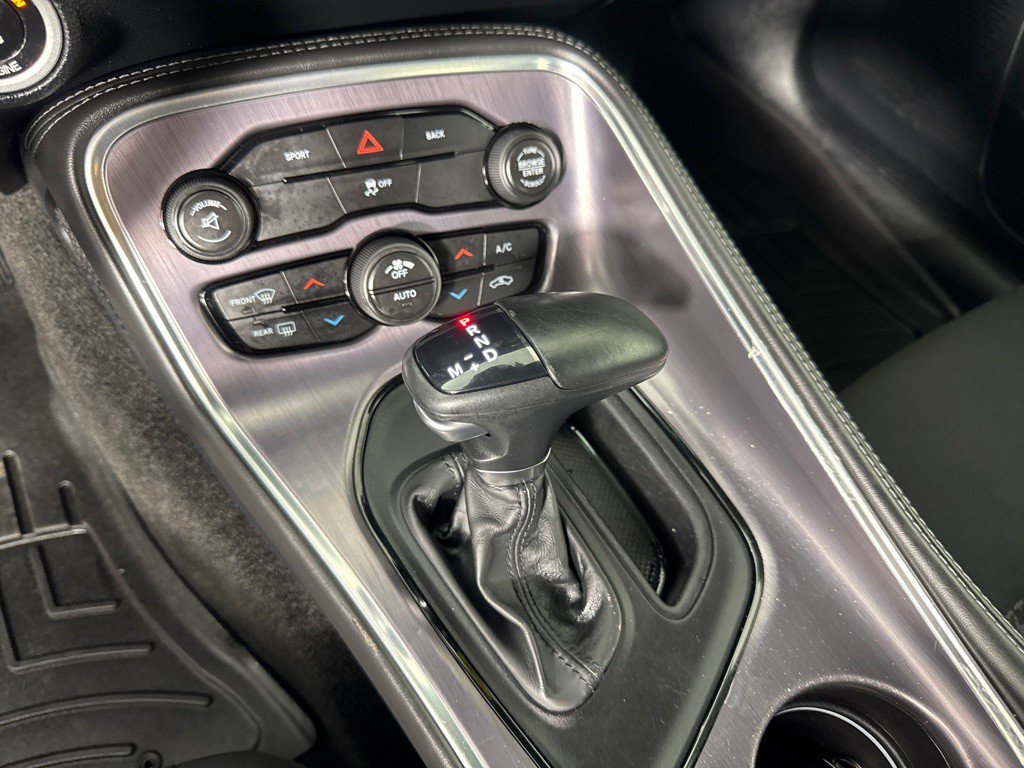 2015 Dodge Challenger Image 16