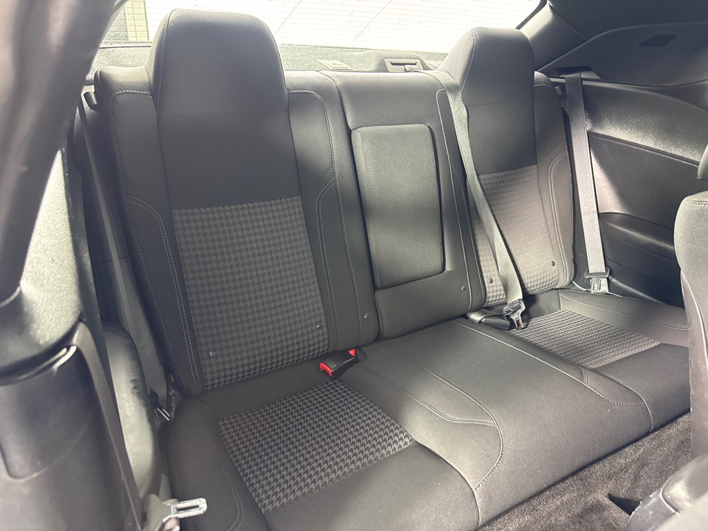 2015 Dodge Challenger Image 18