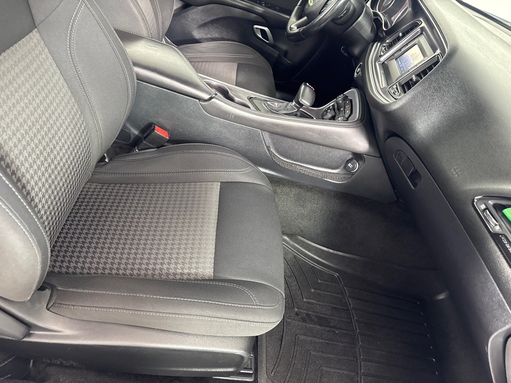 2015 Dodge Challenger Image 19