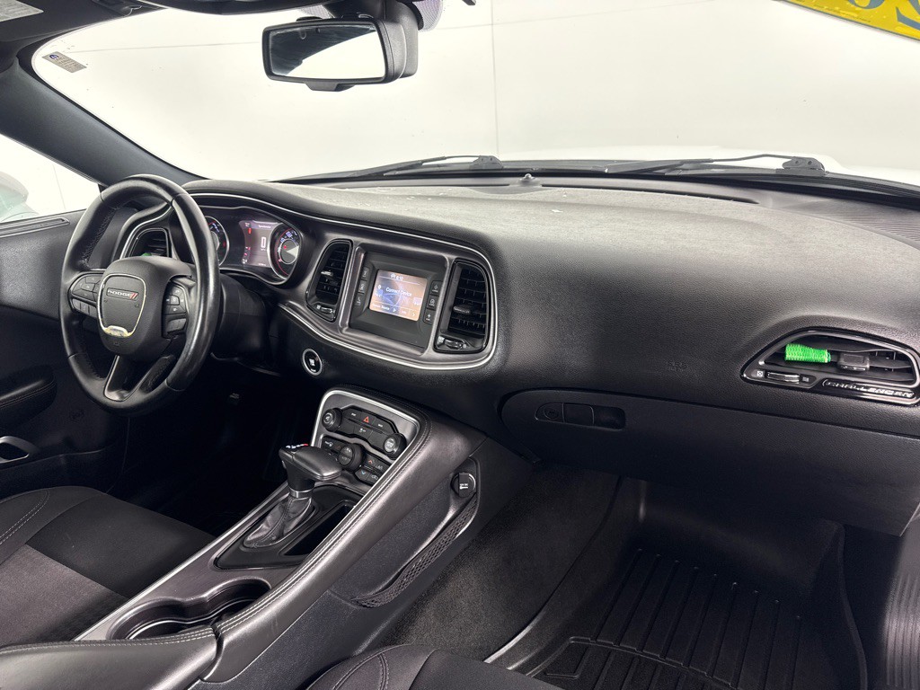 2015 Dodge Challenger Image 21