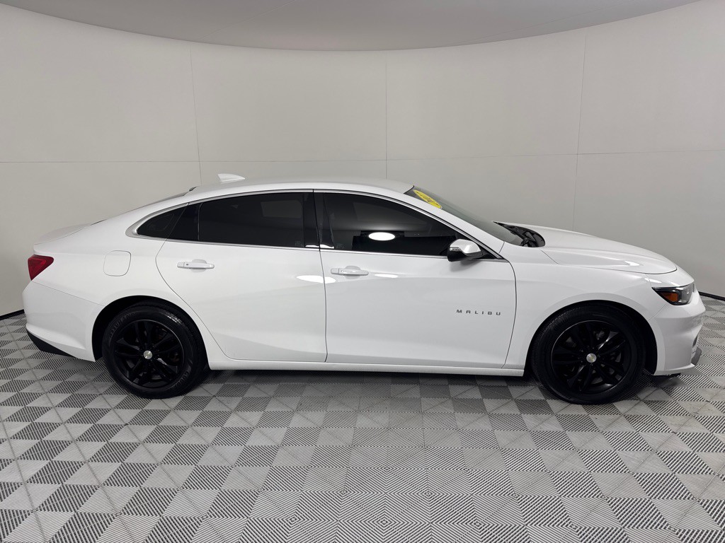 2017 Chevrolet Malibu Image 4