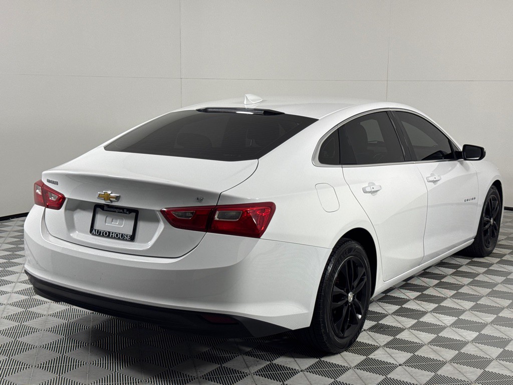 2017 Chevrolet Malibu Image 5