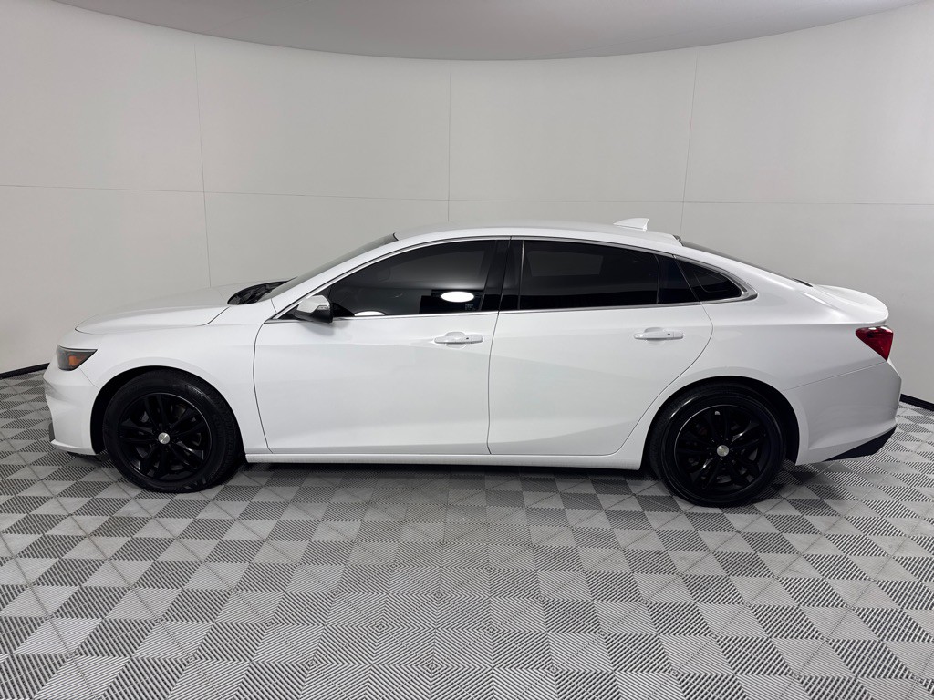 2017 Chevrolet Malibu Image 8