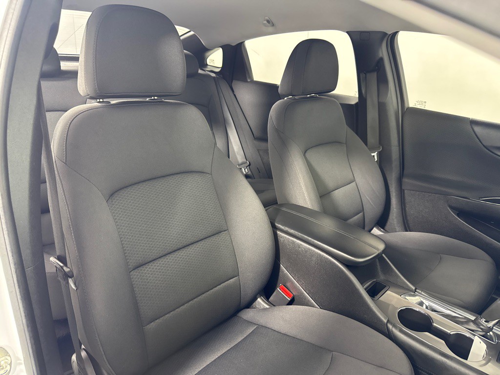 2017 Chevrolet Malibu Image 25