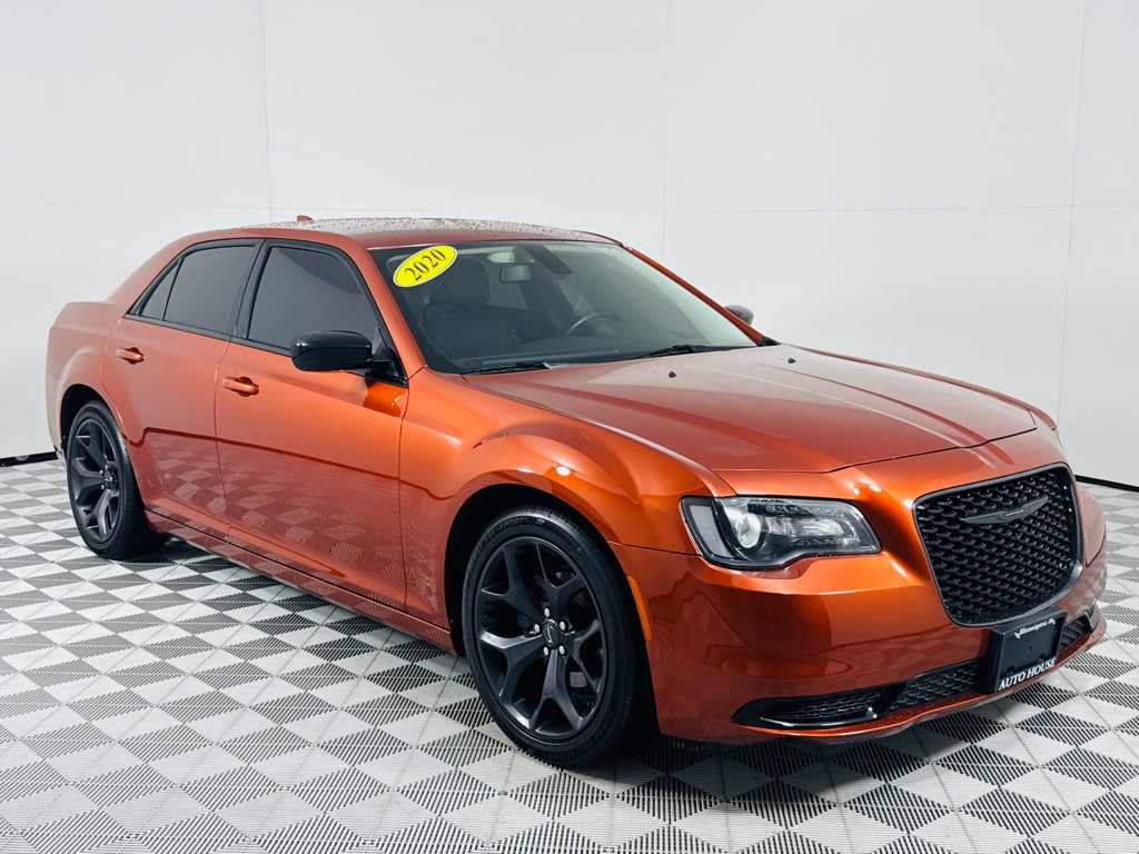2020 Chrysler 300 Image 3
