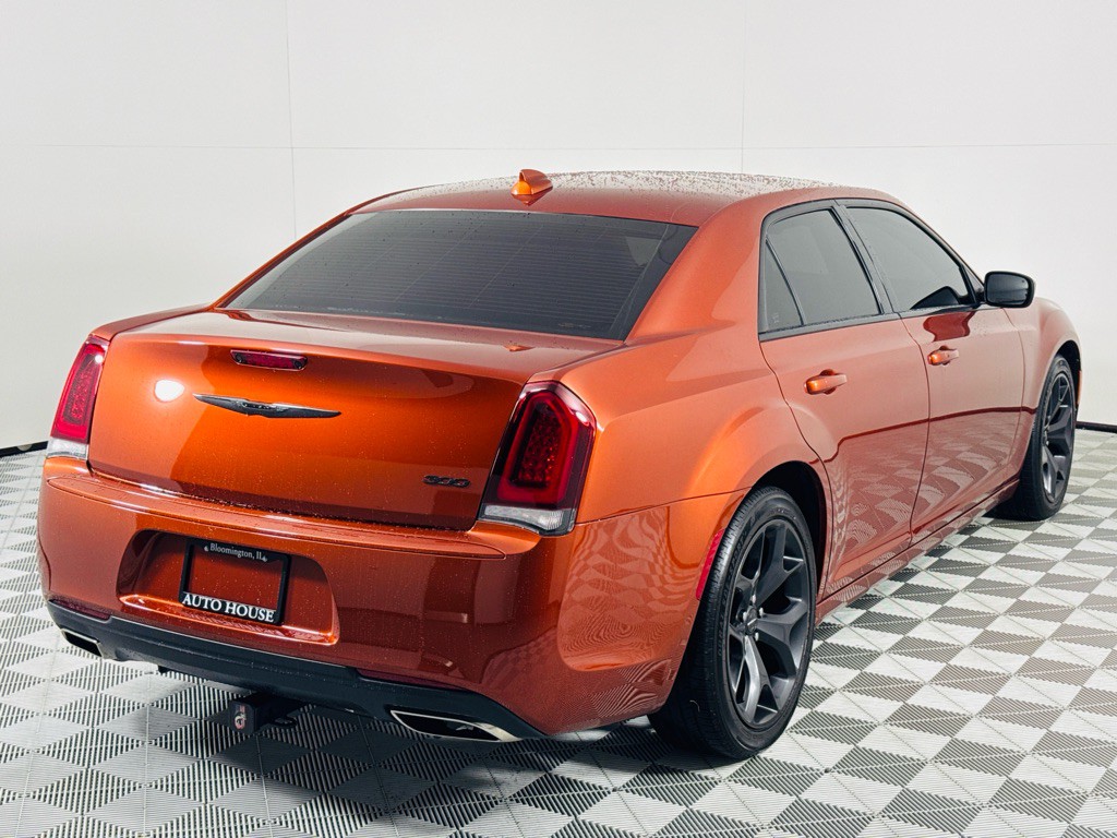 2020 Chrysler 300 Image 5