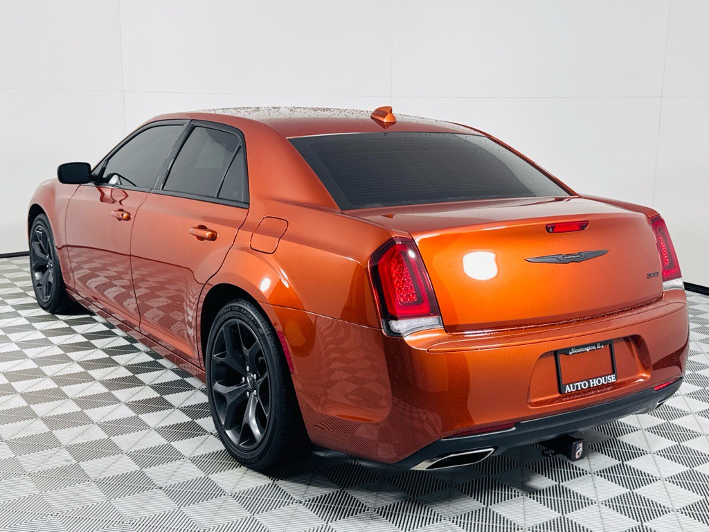 2020 Chrysler 300 Image 7