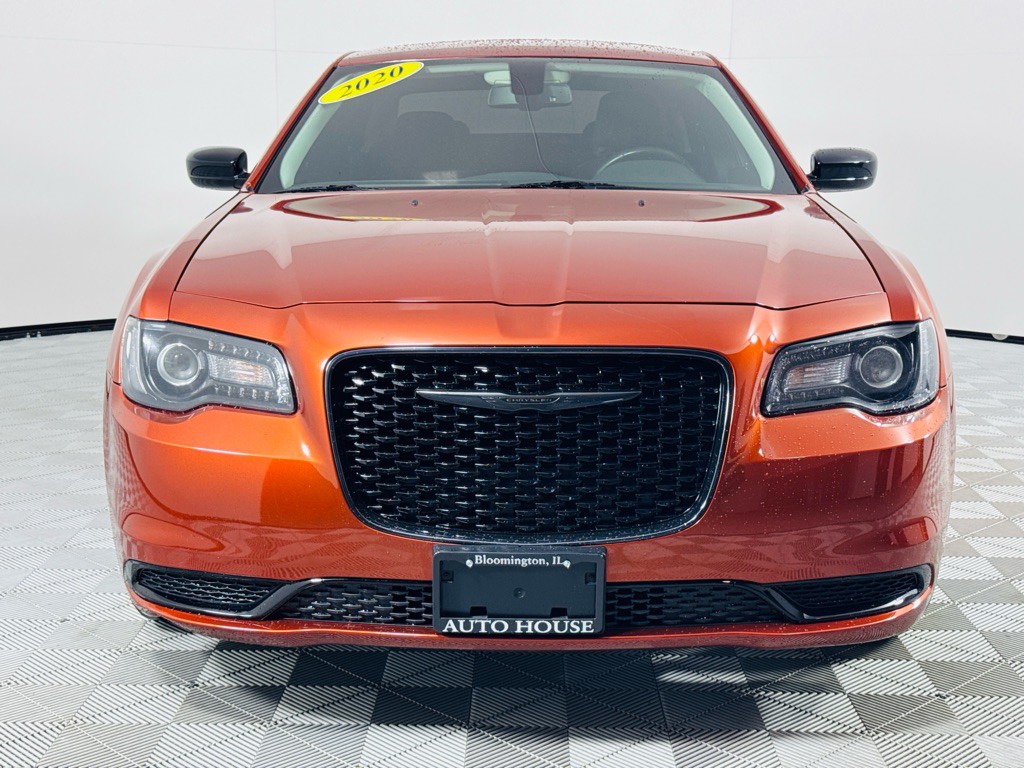 2020 Chrysler 300 Image 11