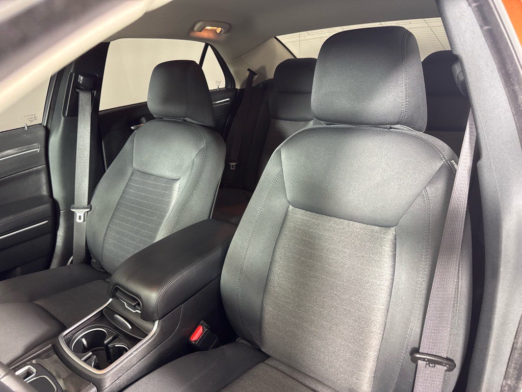 2020 Chrysler 300 Image 14