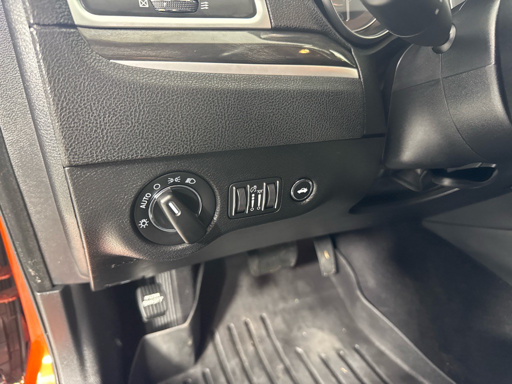 2020 Chrysler 300 Image 15