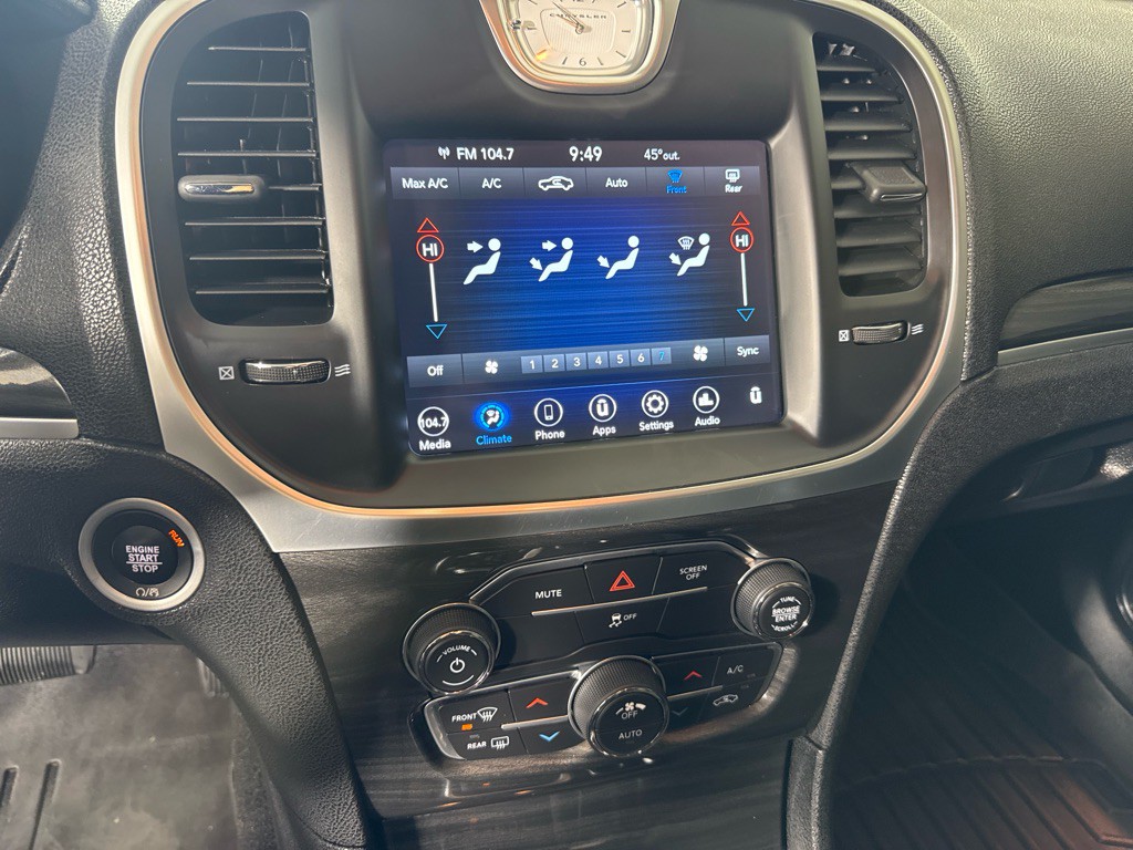 2020 Chrysler 300 Image 17