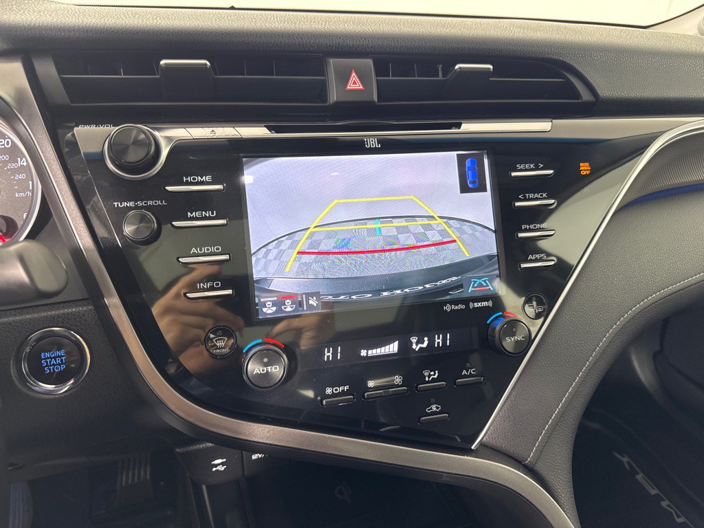 2018 Toyota Camry Image 16