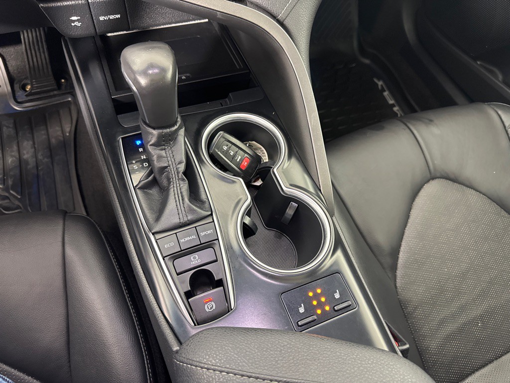 2018 Toyota Camry Image 18