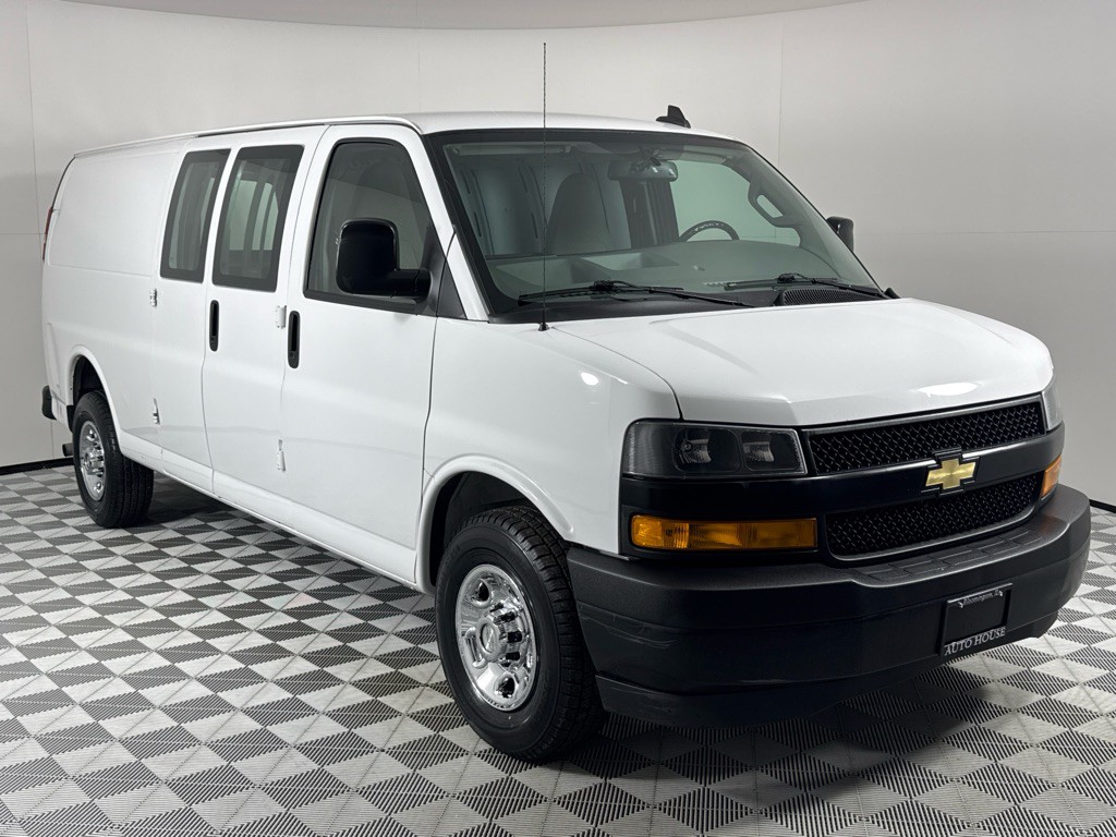 2020 Chevrolet Express Image 3