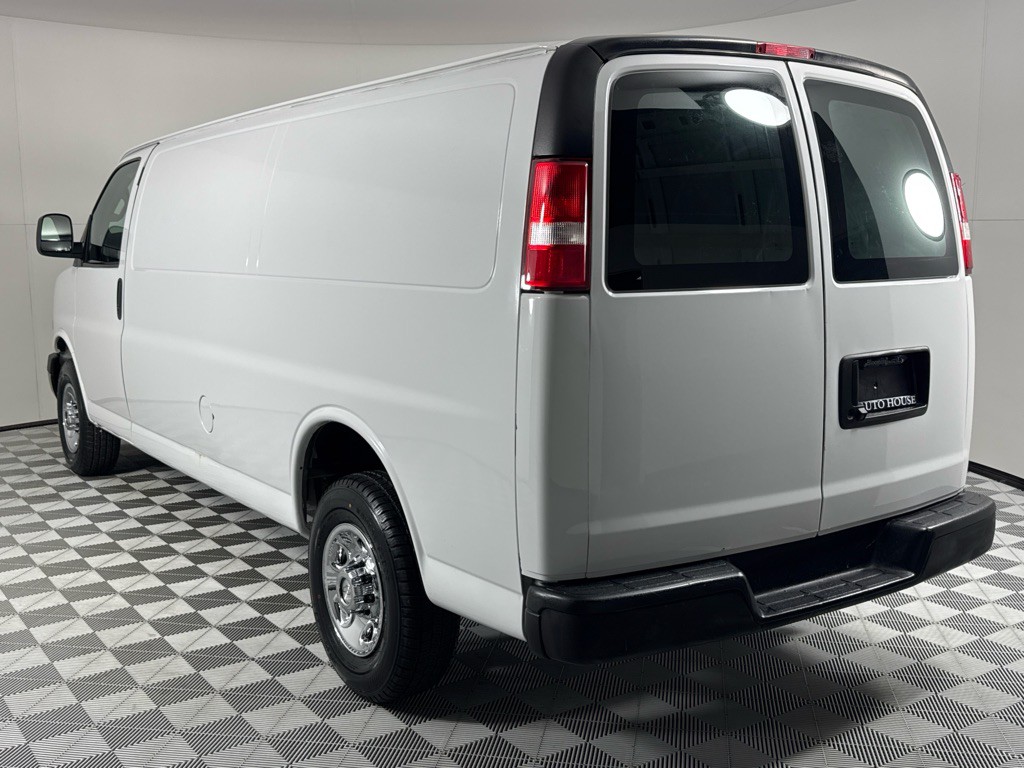 2020 Chevrolet Express Image 4