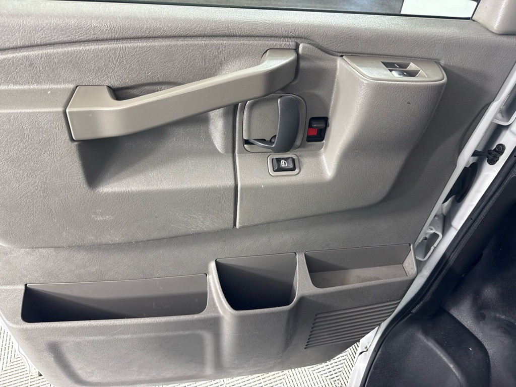 2020 Chevrolet Express Image 10