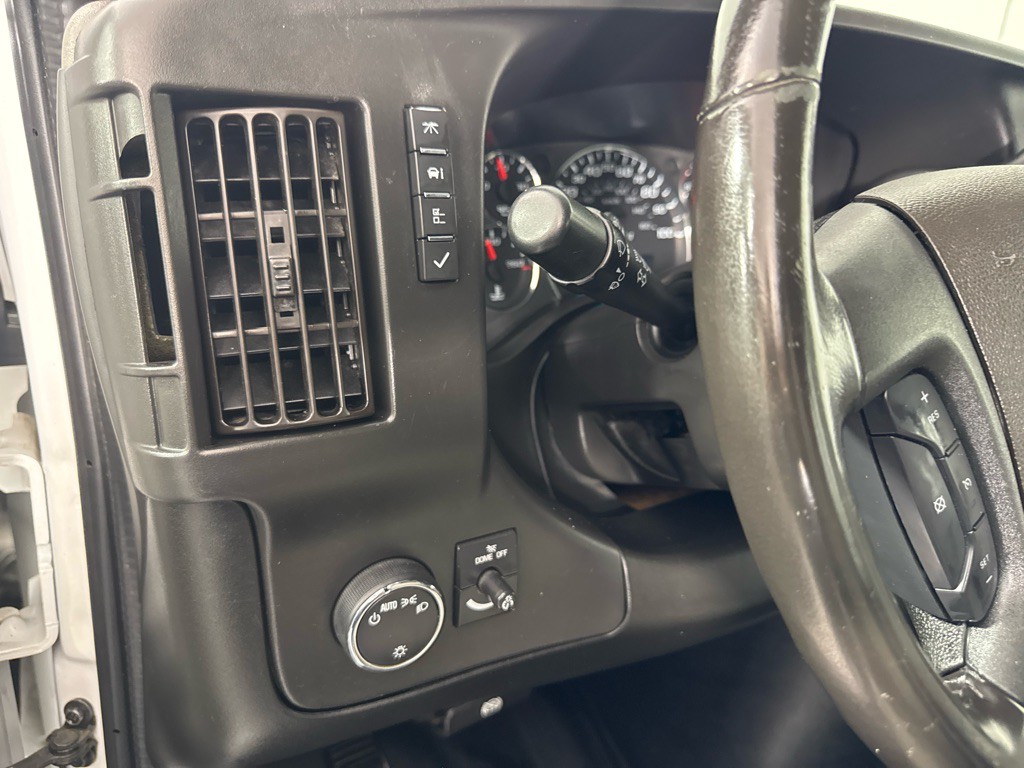 2020 Chevrolet Express Image 12