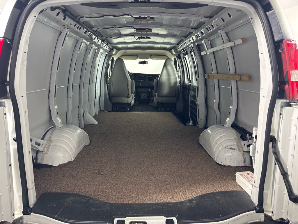 2020 Chevrolet Express Image 16