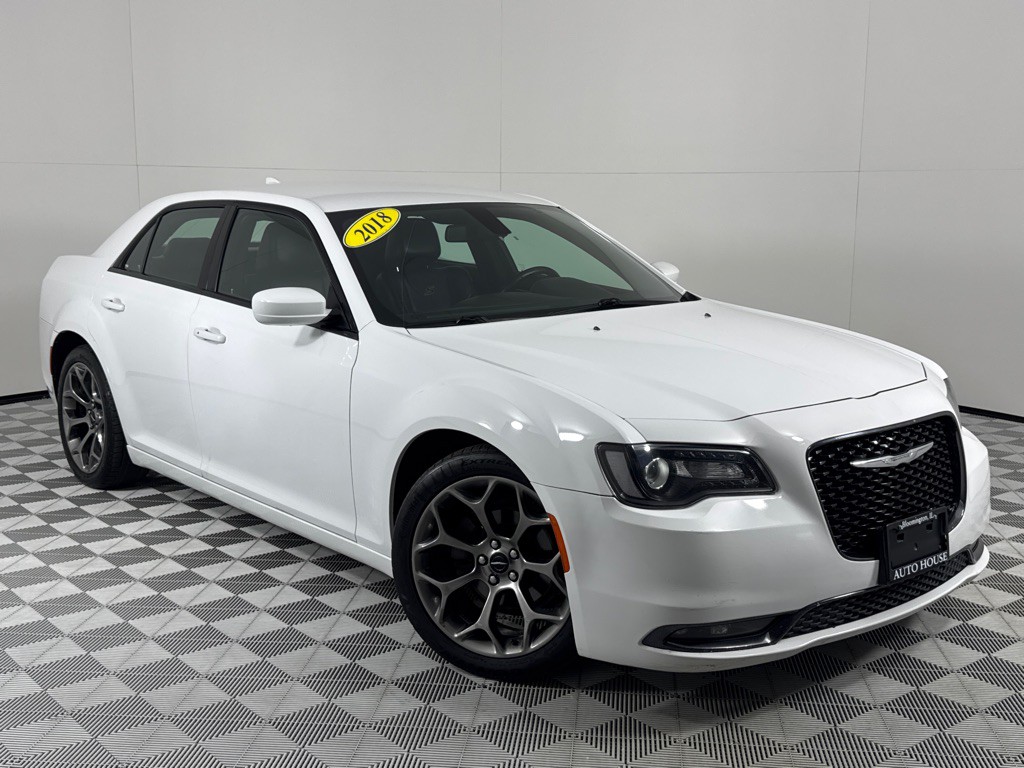 2018 Chrysler 300 Image 2