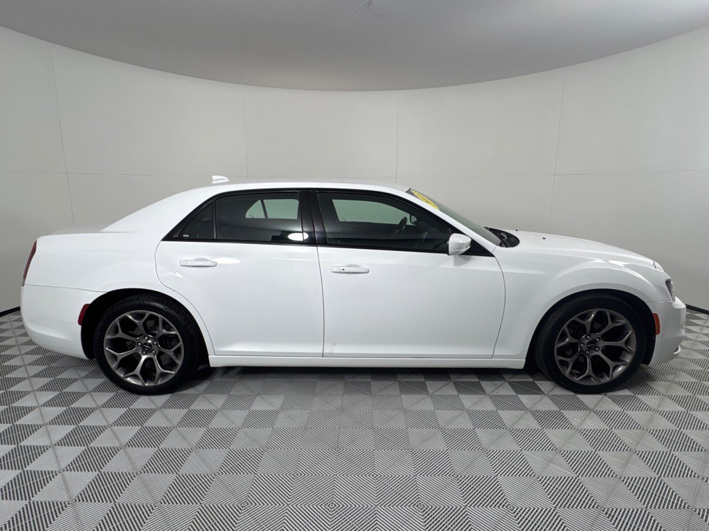 2018 Chrysler 300 Image 4