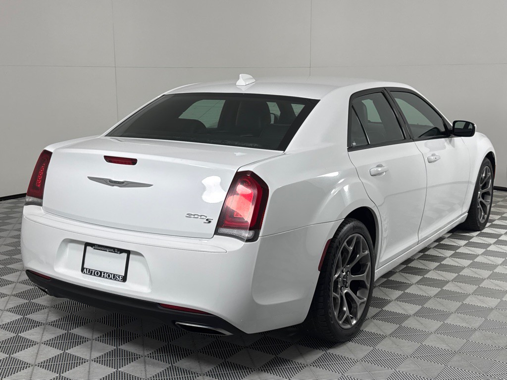 2018 Chrysler 300 Image 5