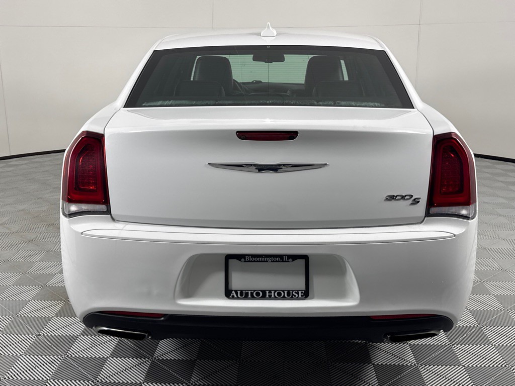 2018 Chrysler 300 Image 6