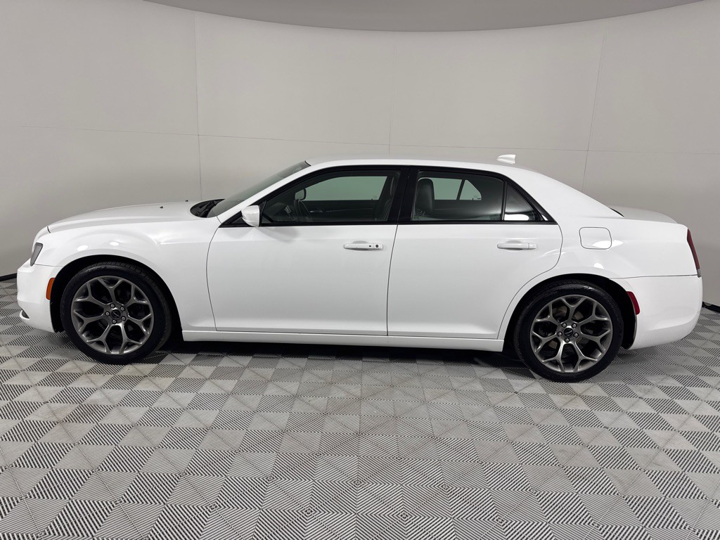 2018 Chrysler 300 Image 8