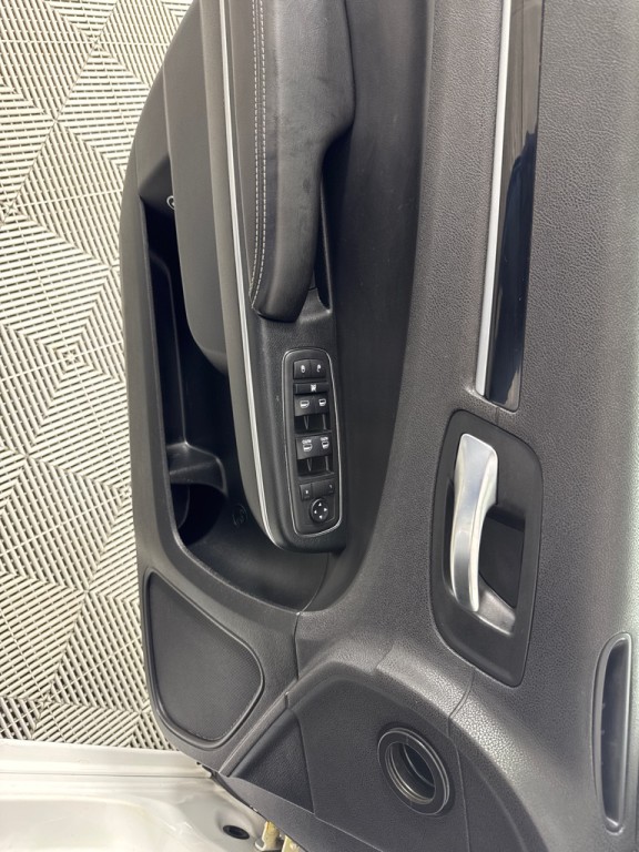 2018 Chrysler 300 Image 11