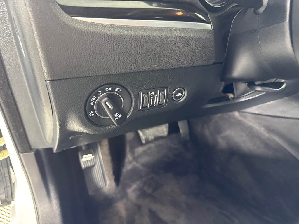 2018 Chrysler 300 Image 14